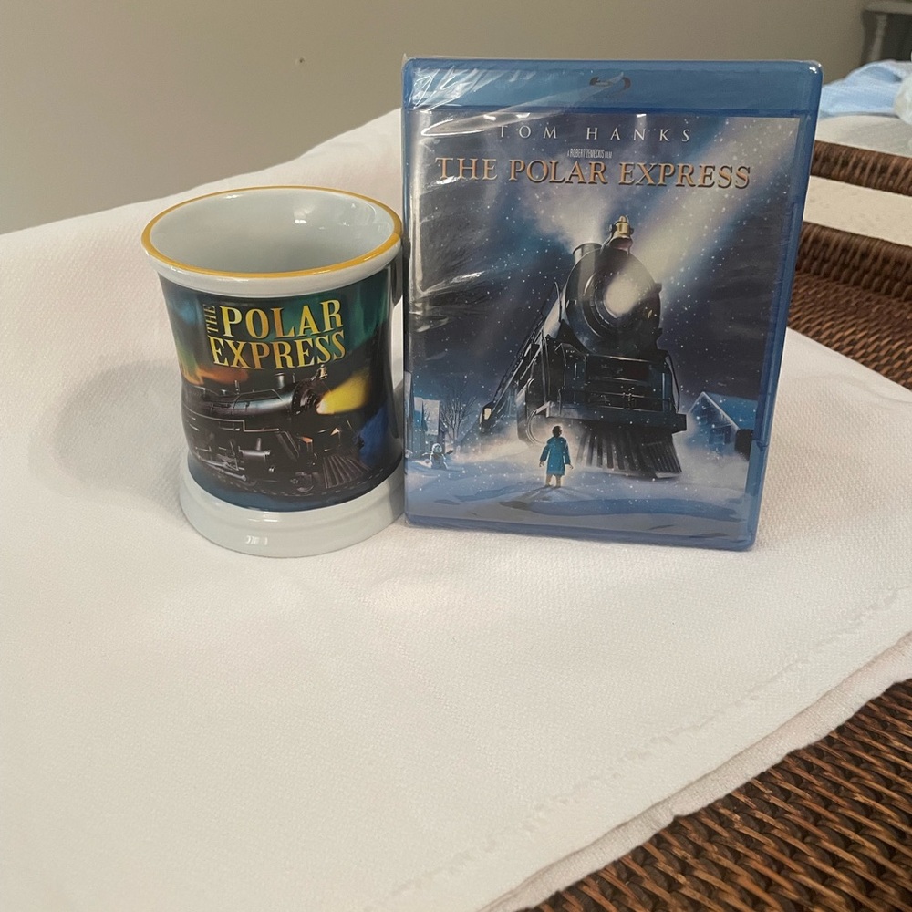 The Polar Express 3 D Mug and Blu-ray Set